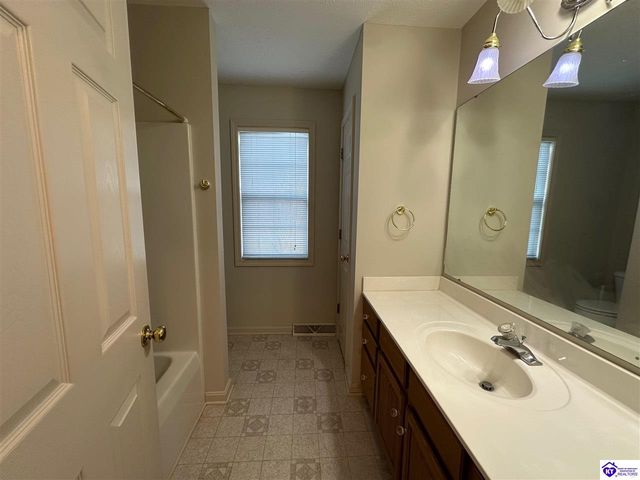 11 Bear Oak Court, Cecilia, KY 42724