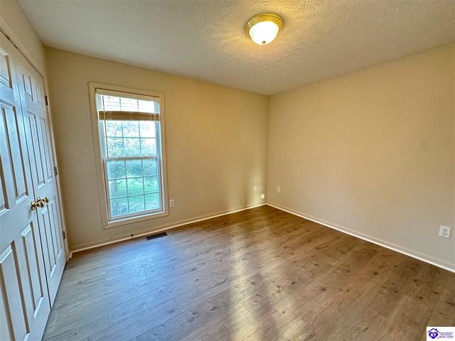 11 Bear Oak Court, Cecilia, KY 42724