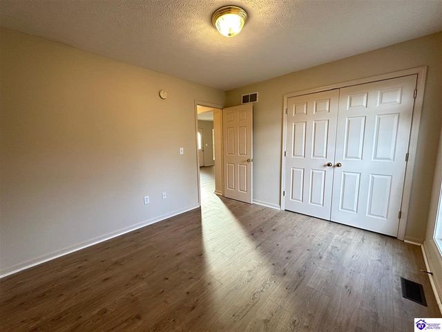 11 Bear Oak Court, Cecilia, KY 42724