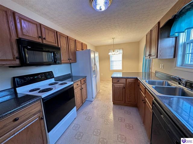 11 Bear Oak Court, Cecilia, KY 42724