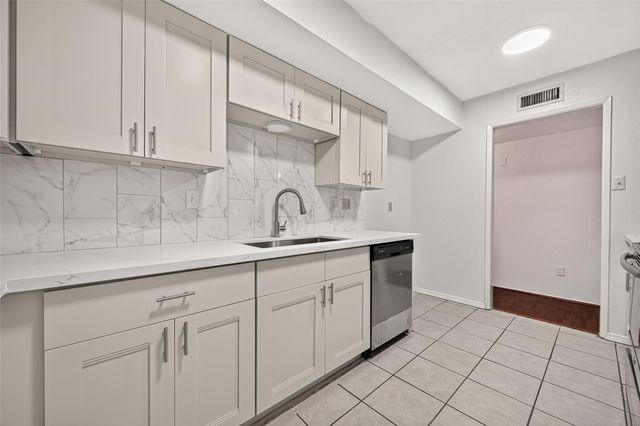 415 Lee Drive, Richmond, TX 77469
