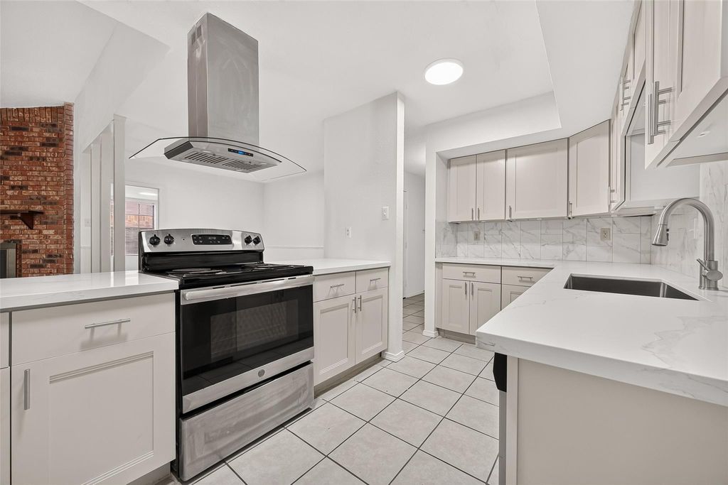 415 Lee Drive, Richmond, TX 77469