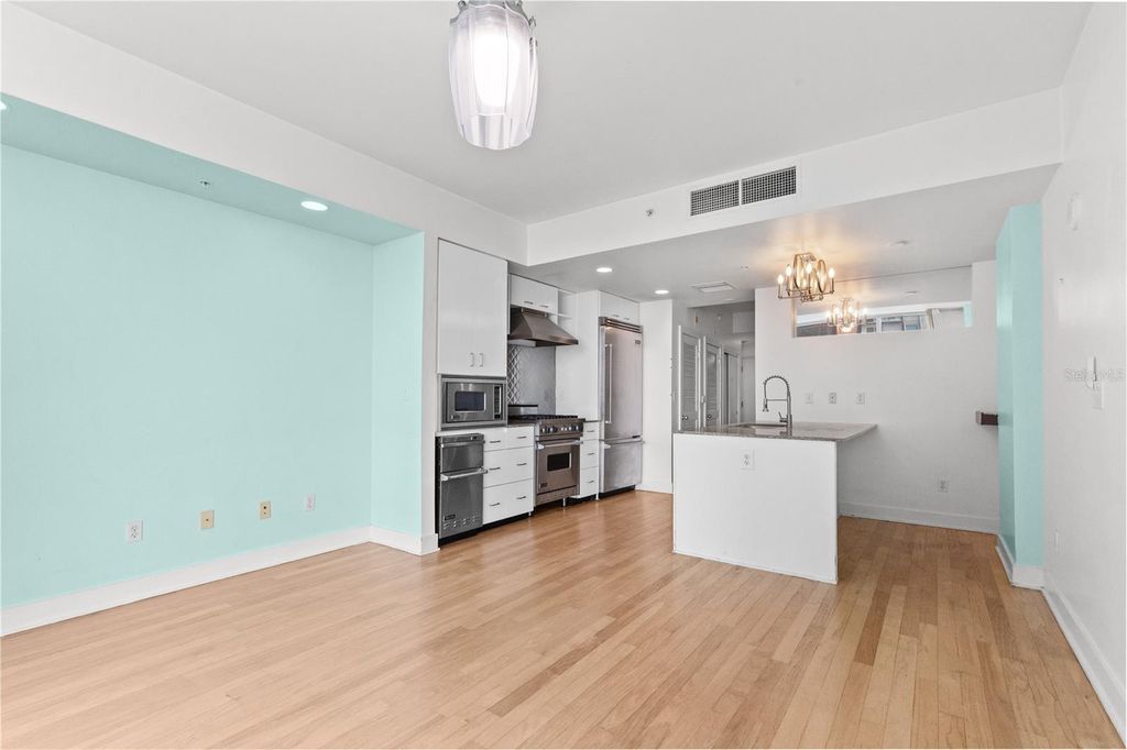 Image 18 of property listing at 1120 E KENNEDY BOULEVARD 1124, Tampa, FL 33602