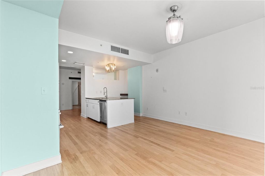 Image 19 of property listing at 1120 E KENNEDY BOULEVARD 1124, Tampa, FL 33602