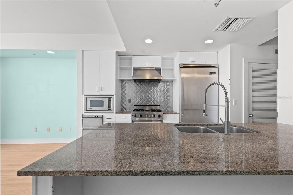 Image 21 of property listing at 1120 E KENNEDY BOULEVARD 1124, Tampa, FL 33602