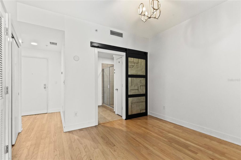 Image 4 of property listing at 1120 E KENNEDY BOULEVARD 1124, Tampa, FL 33602