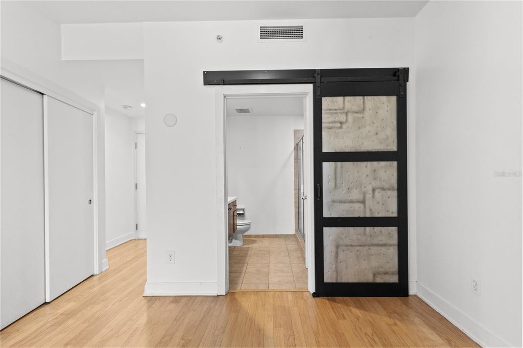 Image 6 of property listing at 1120 E KENNEDY BOULEVARD 1124, Tampa, FL 33602