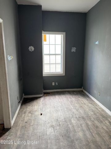 229 N 26th St, Louisville, KY 40212