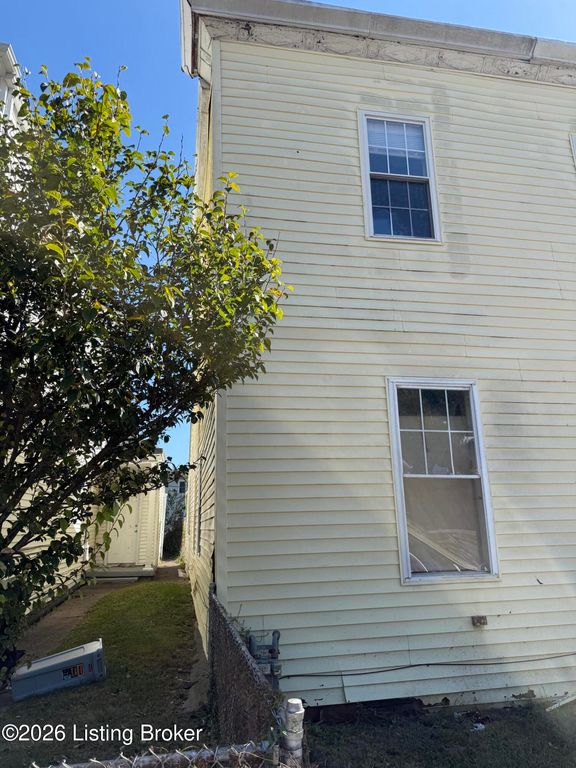 229 N 26th St, Louisville, KY 40212