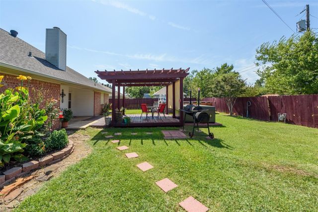 747 E 6th Street, Krum, TX 76249
