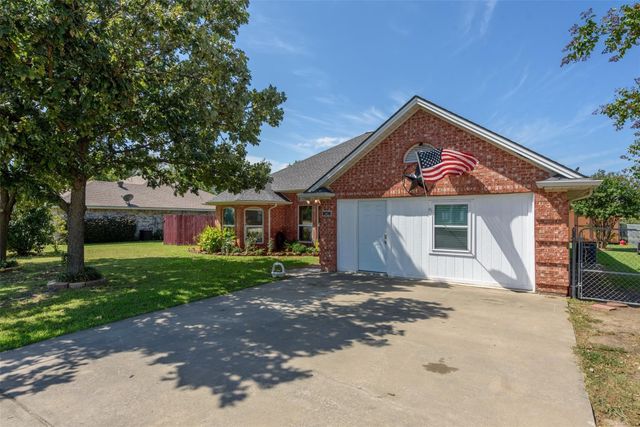 747 E 6th Street, Krum, TX 76249