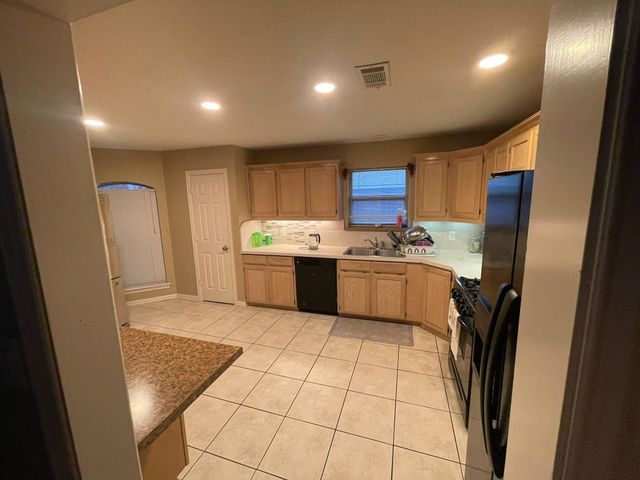 747 E 6th Street, Krum, TX 76249