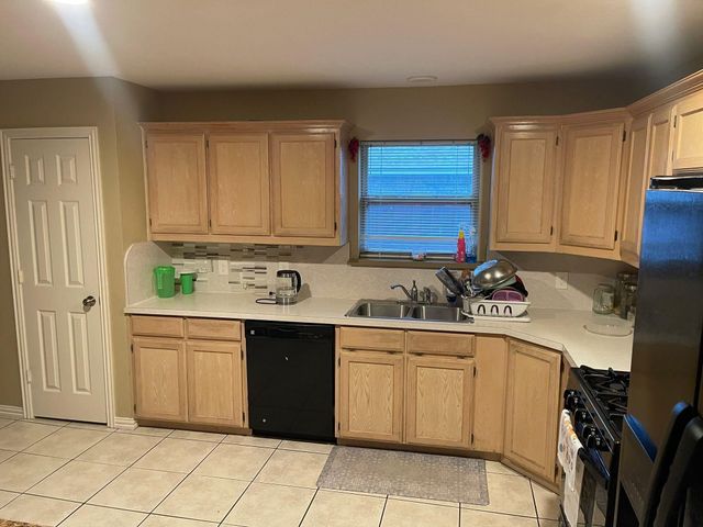747 E 6th Street, Krum, TX 76249