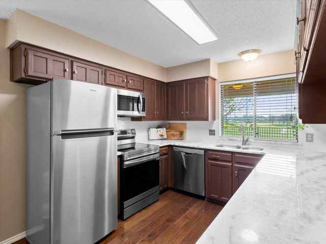 3028 Oak Valley Drive, Bedford, TX 76021