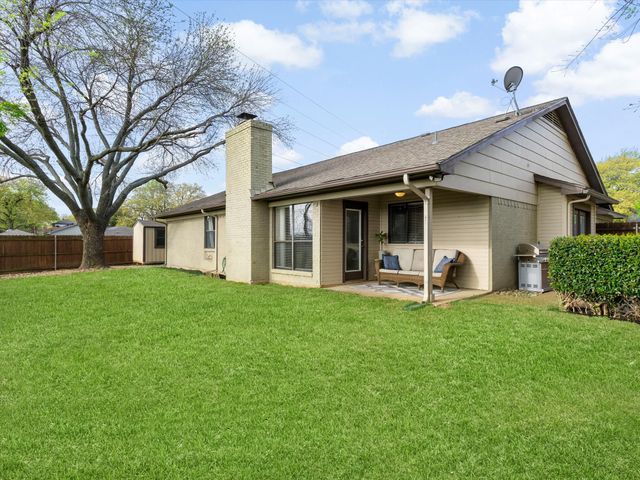 3028 Oak Valley Drive, Bedford, TX 76021