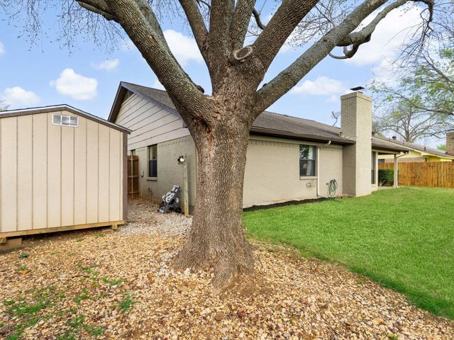 3028 Oak Valley Drive, Bedford, TX 76021