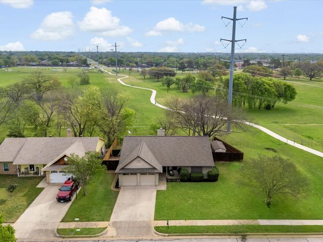 3028 Oak Valley Drive, Bedford, TX 76021