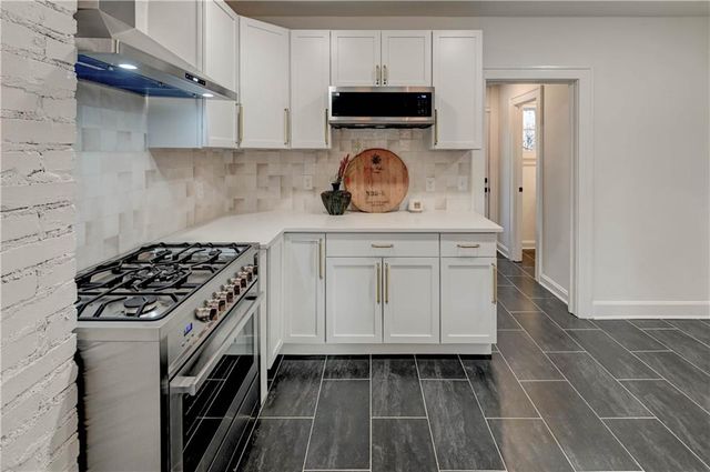 426 W 57th Street, Kansas City, MO 64113