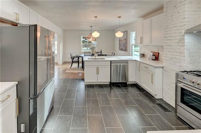 426 W 57th Street, Kansas City, MO 64113