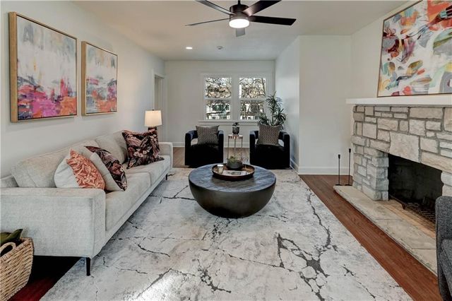 426 W 57th Street, Kansas City, MO 64113