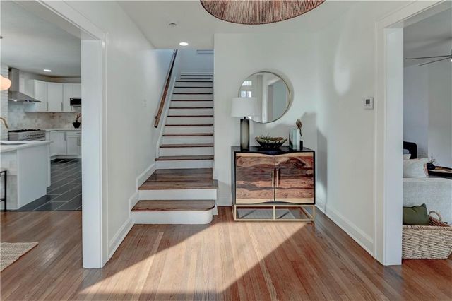 426 W 57th Street, Kansas City, MO 64113