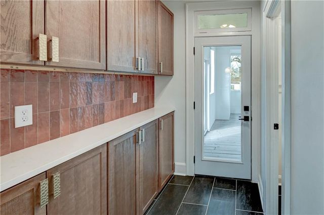 426 W 57th Street, Kansas City, MO 64113