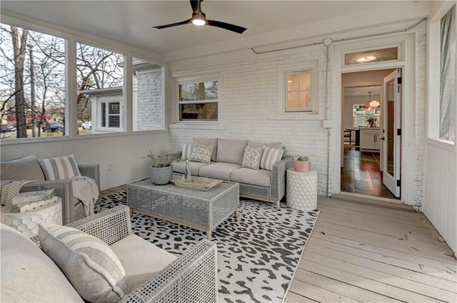 426 W 57th Street, Kansas City, MO 64113