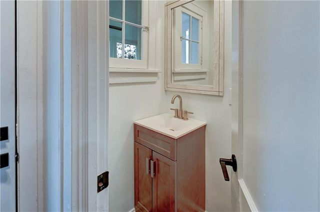 426 W 57th Street, Kansas City, MO 64113