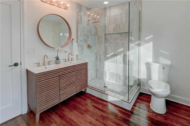 426 W 57th Street, Kansas City, MO 64113