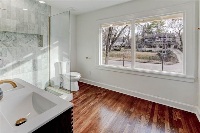 426 W 57th Street, Kansas City, MO 64113