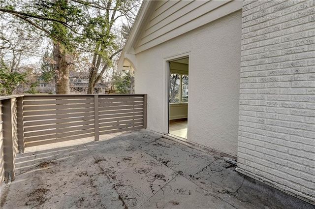 426 W 57th Street, Kansas City, MO 64113