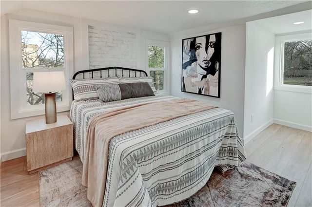 426 W 57th Street, Kansas City, MO 64113