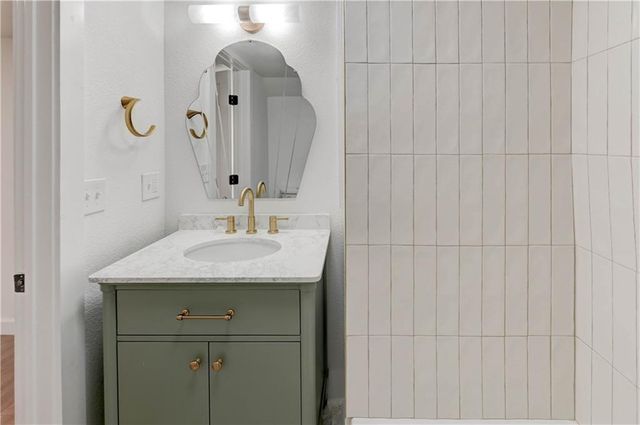 426 W 57th Street, Kansas City, MO 64113