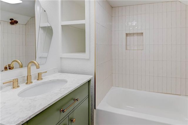 426 W 57th Street, Kansas City, MO 64113