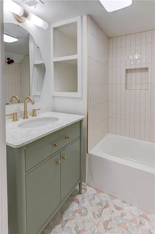 426 W 57th Street, Kansas City, MO 64113