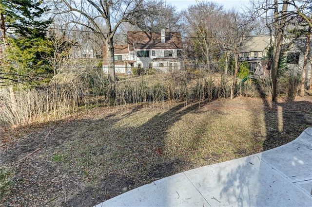 426 W 57th Street, Kansas City, MO 64113