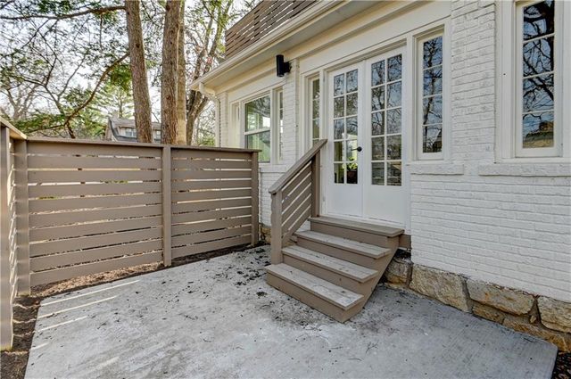 426 W 57th Street, Kansas City, MO 64113