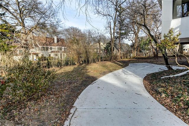 426 W 57th Street, Kansas City, MO 64113