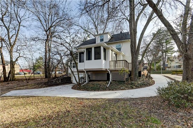 426 W 57th Street, Kansas City, MO 64113