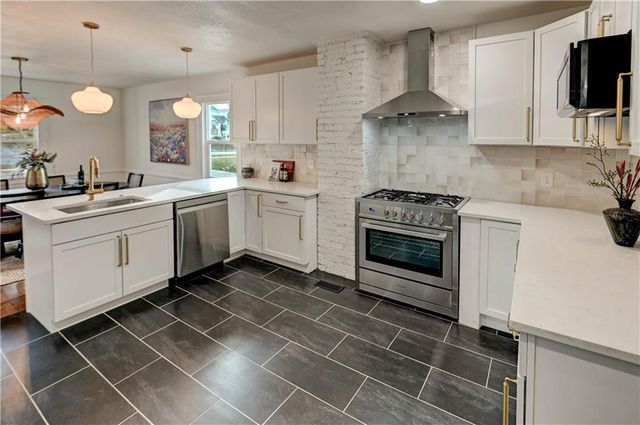 426 W 57th Street, Kansas City, MO 64113