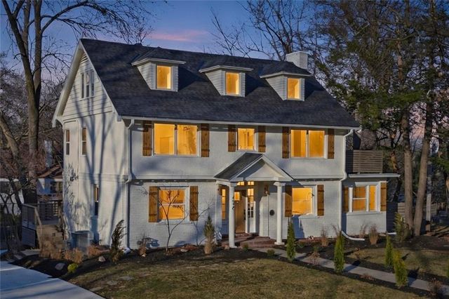 426 W 57th Street, Kansas City, MO 64113