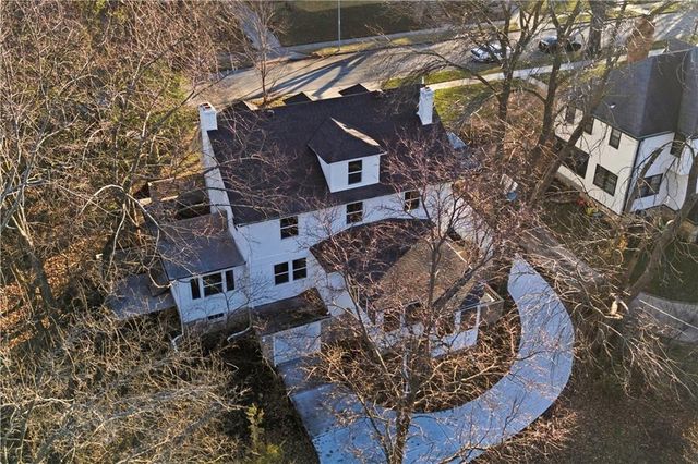 426 W 57th Street, Kansas City, MO 64113