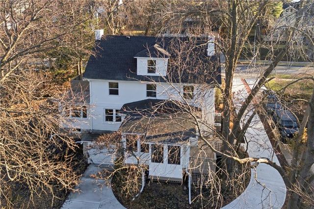 426 W 57th Street, Kansas City, MO 64113