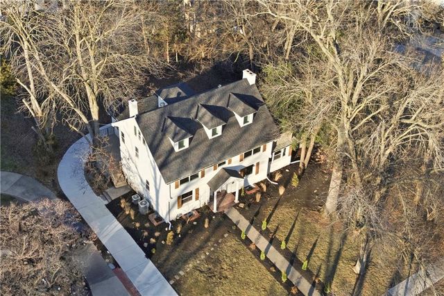 426 W 57th Street, Kansas City, MO 64113