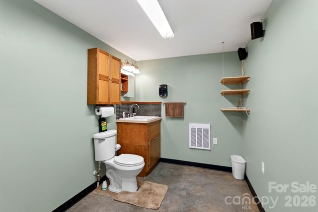 760 Glenn Bridge Road, Arden, NC 28704