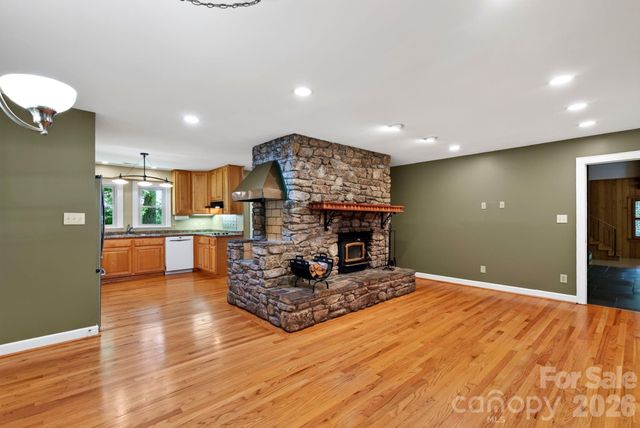 760 Glenn Bridge Road, Arden, NC 28704