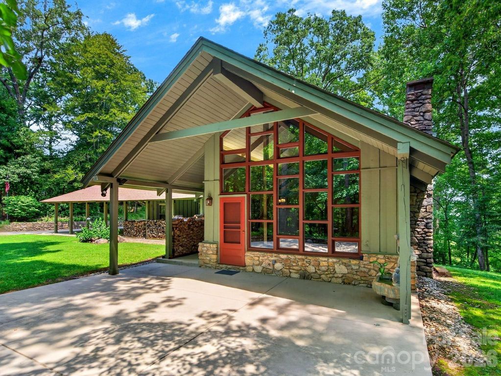 760 Glenn Bridge Road, Arden, NC 28704