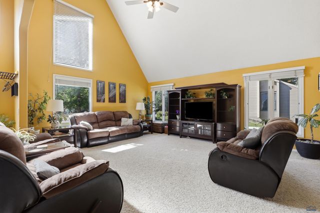 3115 HOGAN CT, Rapid City, SD 57702