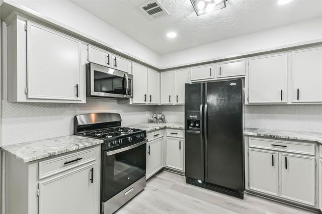 1805 Sleepy Creek Way, Pearland, TX 77581