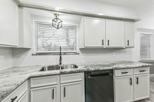 1805 Sleepy Creek Way, Pearland, TX 77581